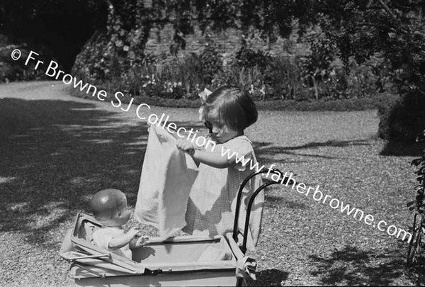 MARY PATRICIA & JENNIFER CRONIN AT THE GLEN COBH